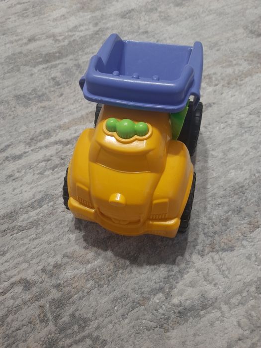 Продам трактор і грузовичок