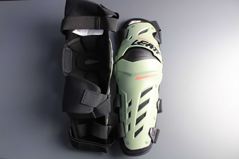 Мотонаколінники Leatt Knee Guard Dual Axis  // Junior мотозахист
