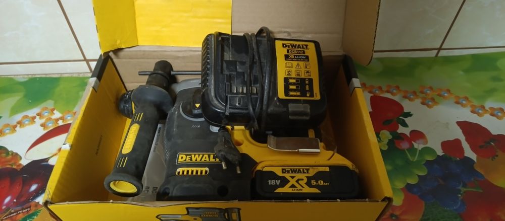 Młotowiertarka DeWalt dch 273 świąteczna cena