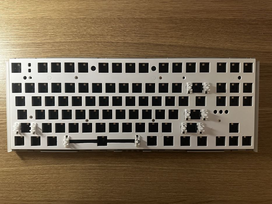 Hator Skyfall TKL Pro — механічна клавіатура з hot-swap