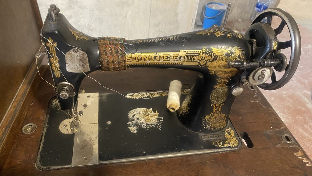 Швейна машинка Singer