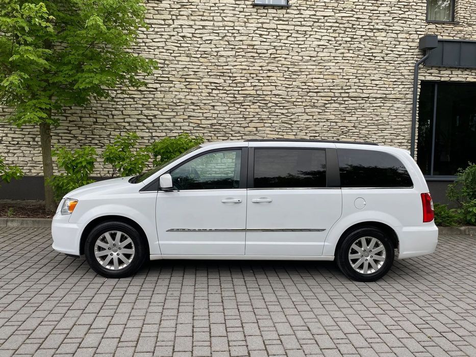 Chrysler Town & Country Chrysler Town & Country V 3.6 benzyna 7 osób zarejestrowany