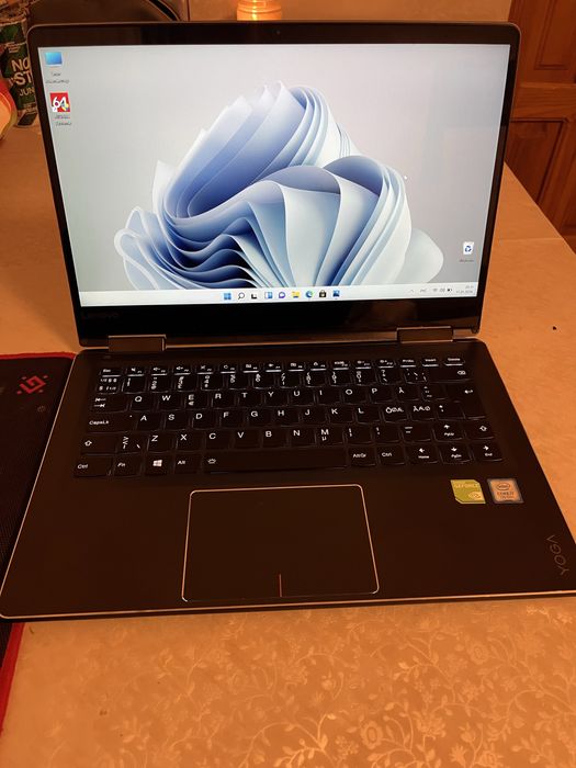 Сенсорний ультрабук Lenovo Yoga