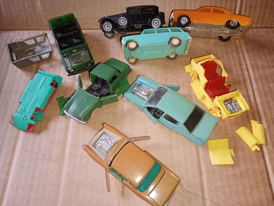 Запчасти к пластмассовым машинкам