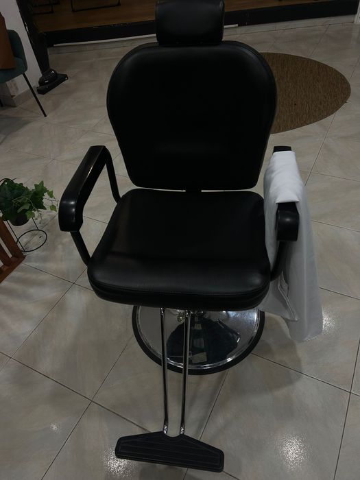 Cadeiras de barbeiro com 1 ano de utilização