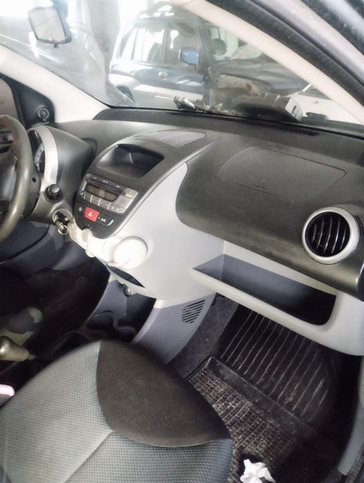 fotele przednie tylne aygo C1 peugeot 107 5d 3d deska rozdzielcza kons