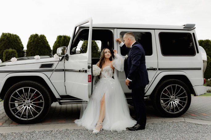 Auta do Ślubu Rolls Royce G-klasa Maybach białe auto Porsche