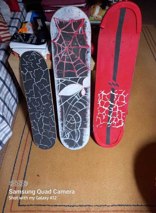 Prancha Surf NSP com 5 quilhas e 3 Skates com trabalho original!