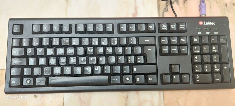 Teclado Labtec. Entrego na zona da Tapada das Merces