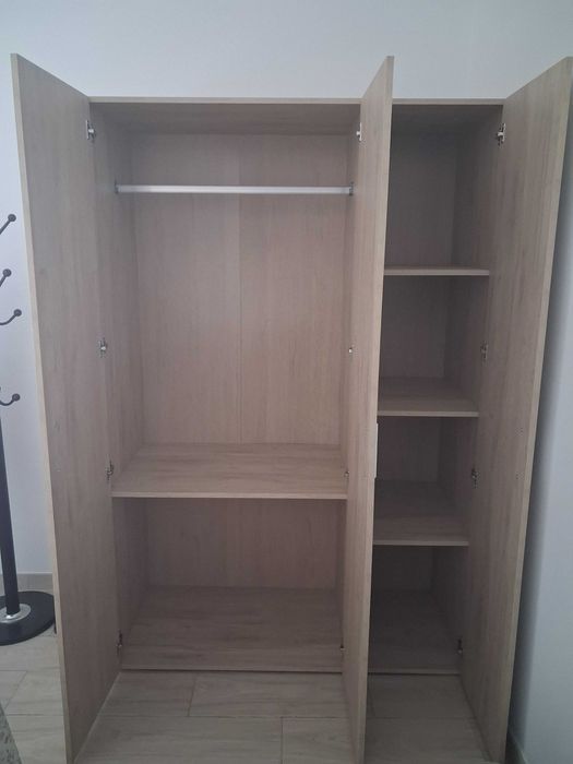 Roupeiro (NOVO), de três portas, novo