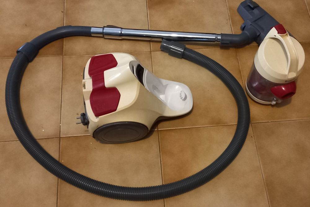 Aspirador Kunft com boa aspiração