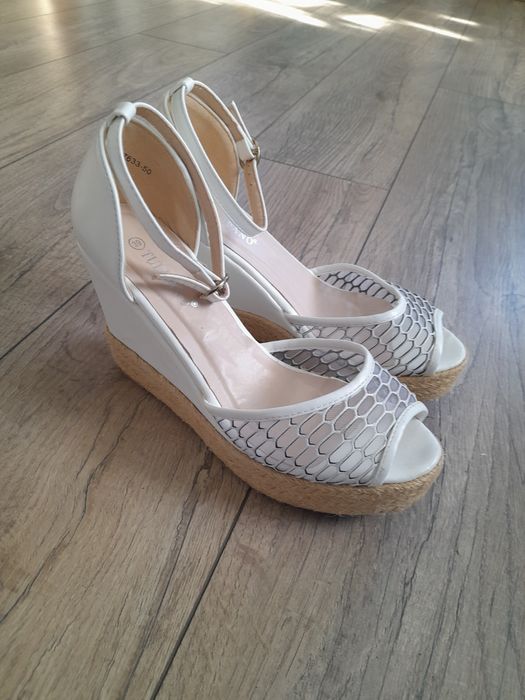 Взуття жіноче розмір 39