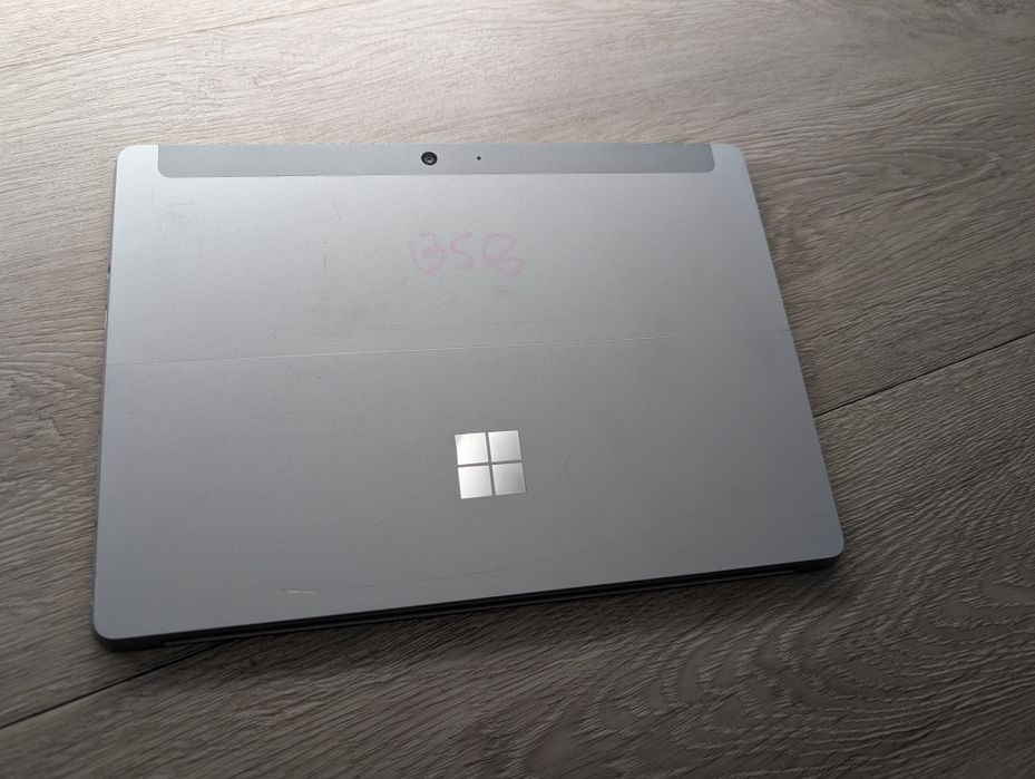 Планшет Microsoft Surface Go 2 m3-8100Y 8/128 FullHD Windows 11