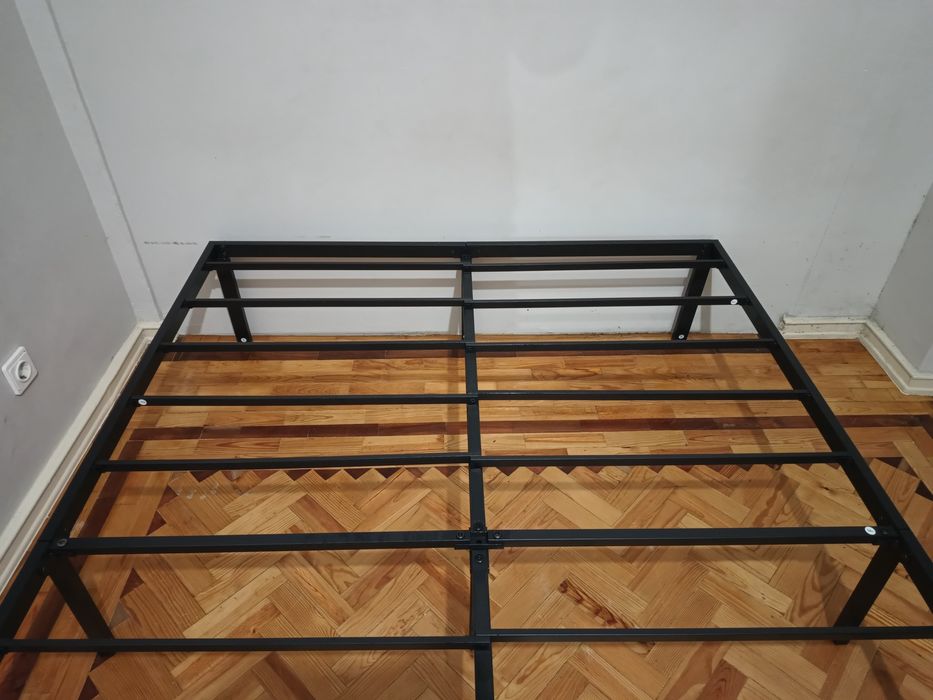Base de cama de ferro