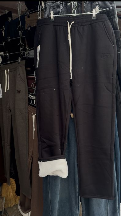 Жіночі брюки на флісі різні види