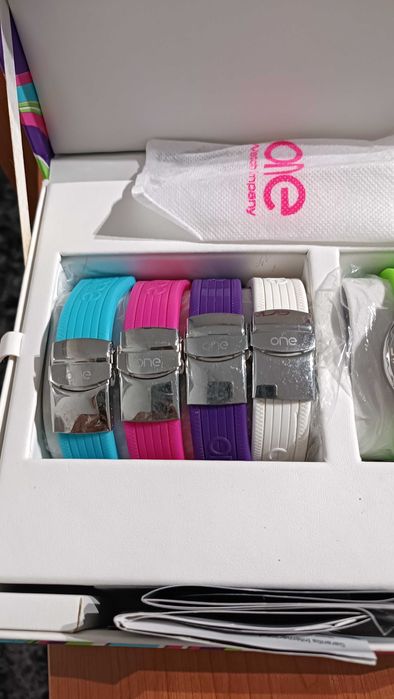 Relógio One com braceletes