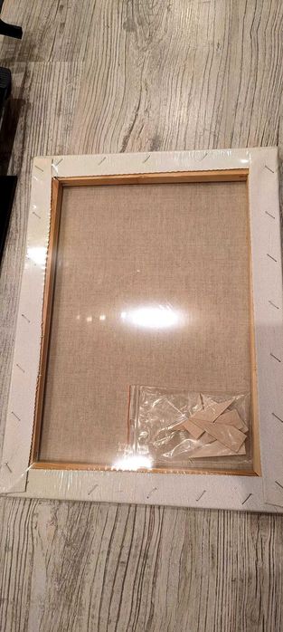 Stojak malarski z płótnem