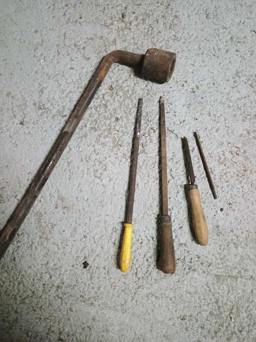 Graty z garażu, Głowica strugarska, frezarska, cęgi, młotki, siekiery