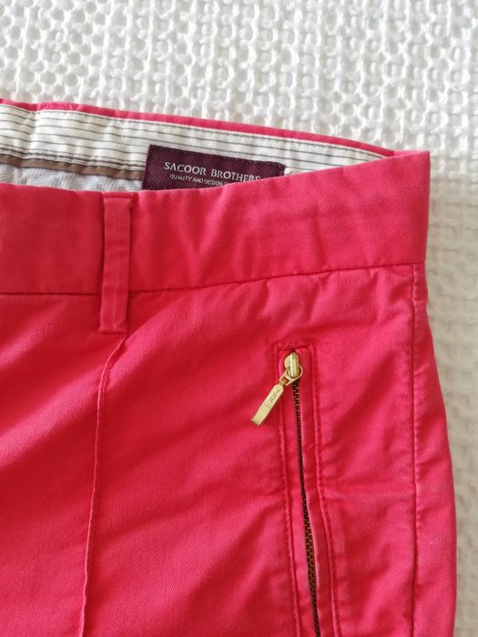 Calça vermelha, marca Sacoor Brothers, tamanho 36.