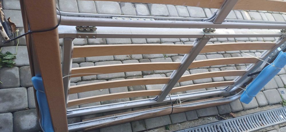 Stelaż łóżka łamany na siłownikach przyczepa kempingowa kamper