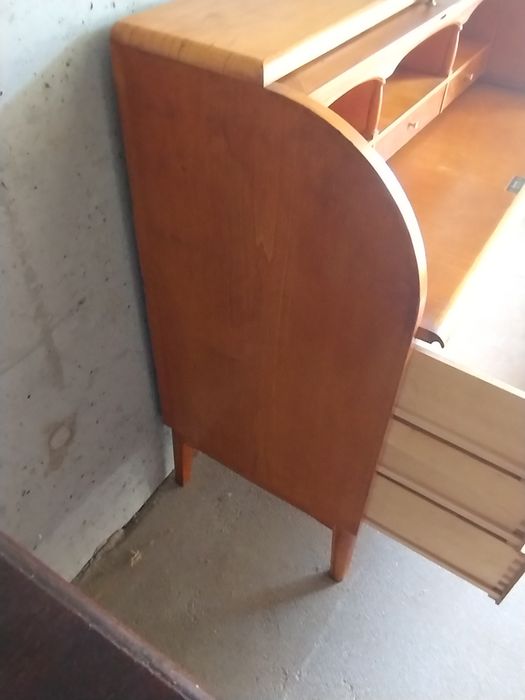 SEKRETARZYK Biurko. Dowóz do 50 km Gratis