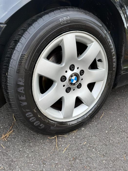 Bmw 318 DIESEL ano 2005 - muito nova