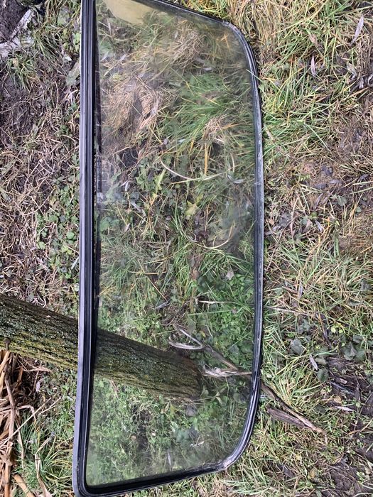 Продам скло ваз 2106 заднє