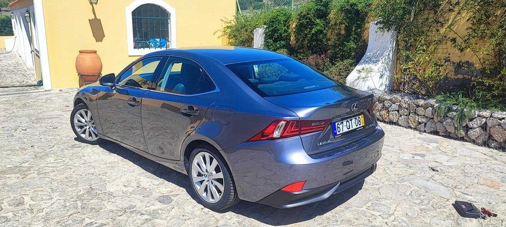 LEXUS IS300H executivo