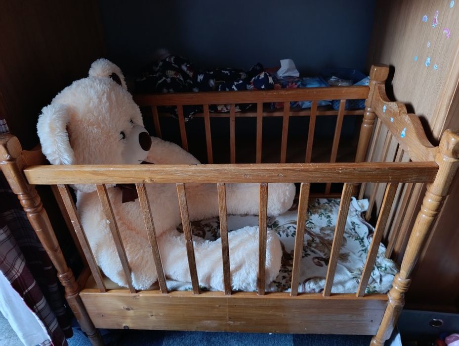 Дитяча кроватка, безкоштовно