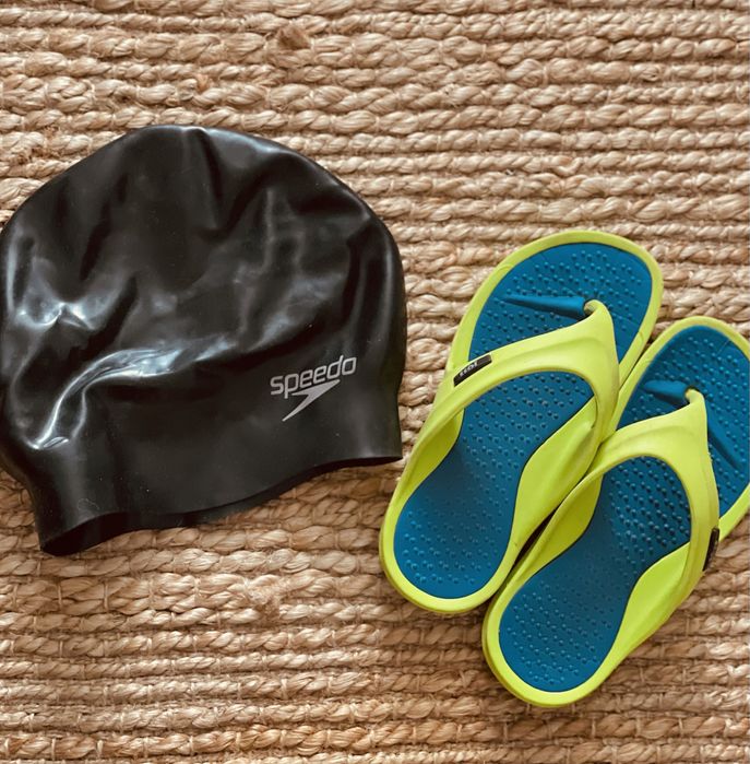 Для плавания шапочка speedo и шлепки