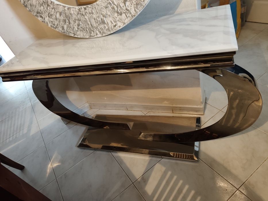 Consola com espelho redondo – conjunto decorativo de destaque