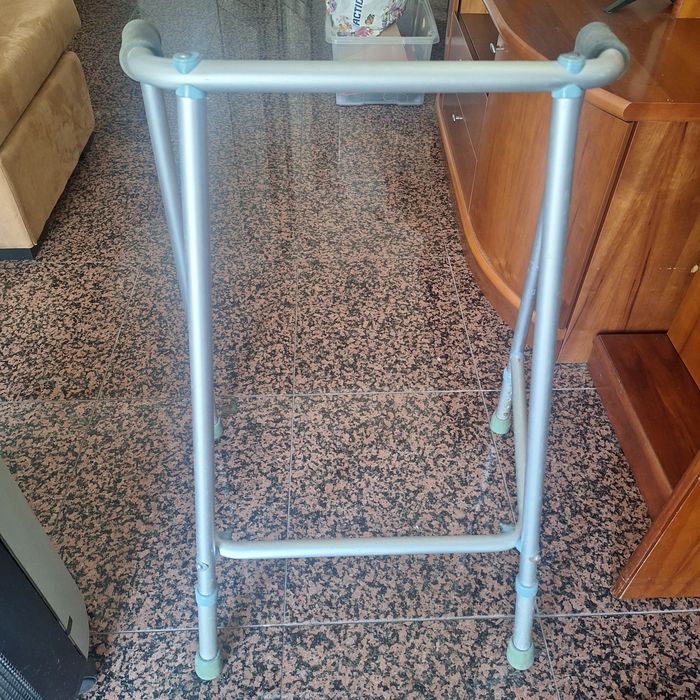 Andarilho com pouco uso