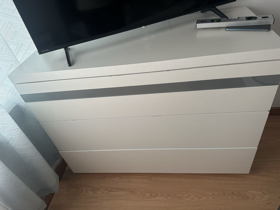 Comoda e mesas cabeceira