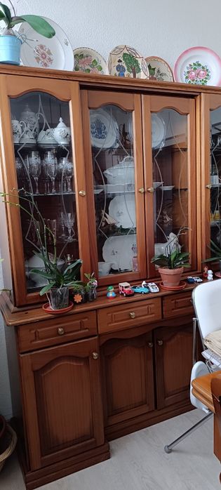 Louceiro, mesa extensível e 6 cadeiras