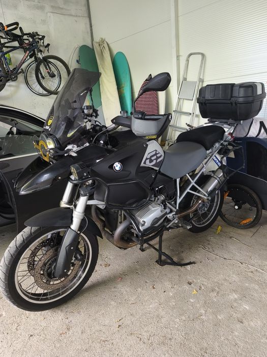 BMW R1200 GS 2007
Extras:
- 4 faróis auxiliares 
- topcase GIVI
- malas laterais semi rígidas 
- punhos aquecidos originais 
- piscas em LED
- p