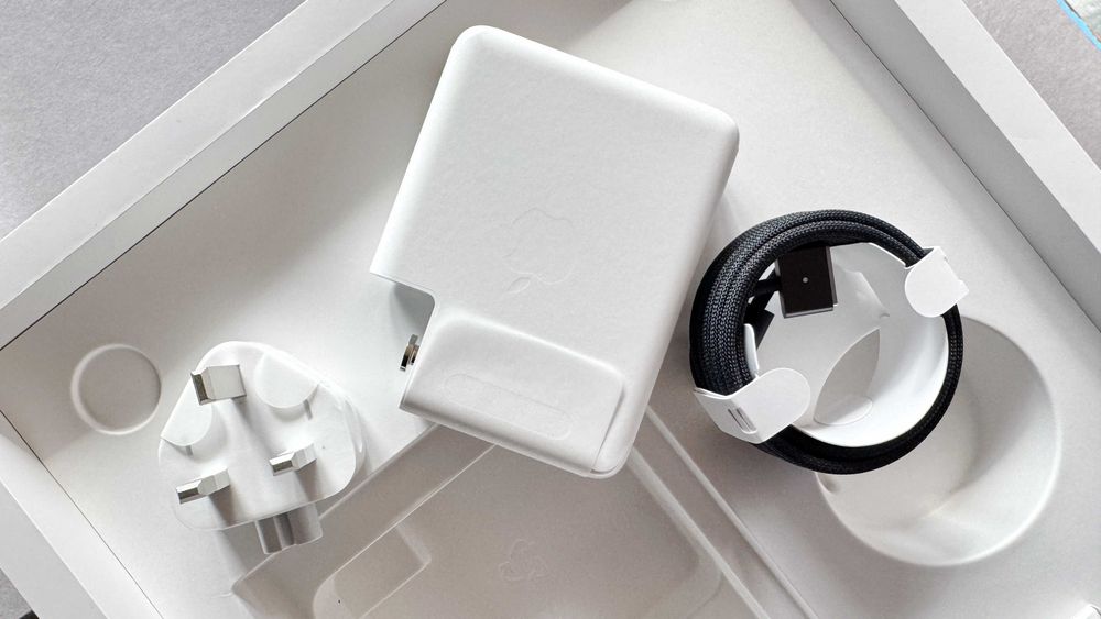 【バッテリー100%】MacBook Pro M3 Pro 18GB 512GB バッテリー100% MacBook Pro M3 Pro 18GB 512GB