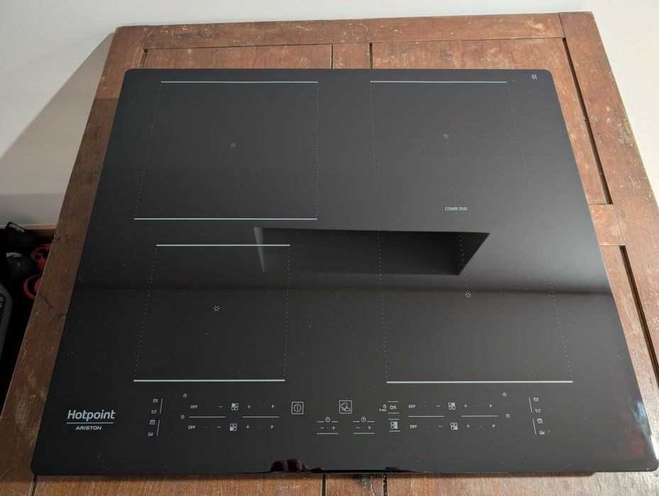 Placa de Indução HOTPOINT - 4 zonas - Nova c/garantia