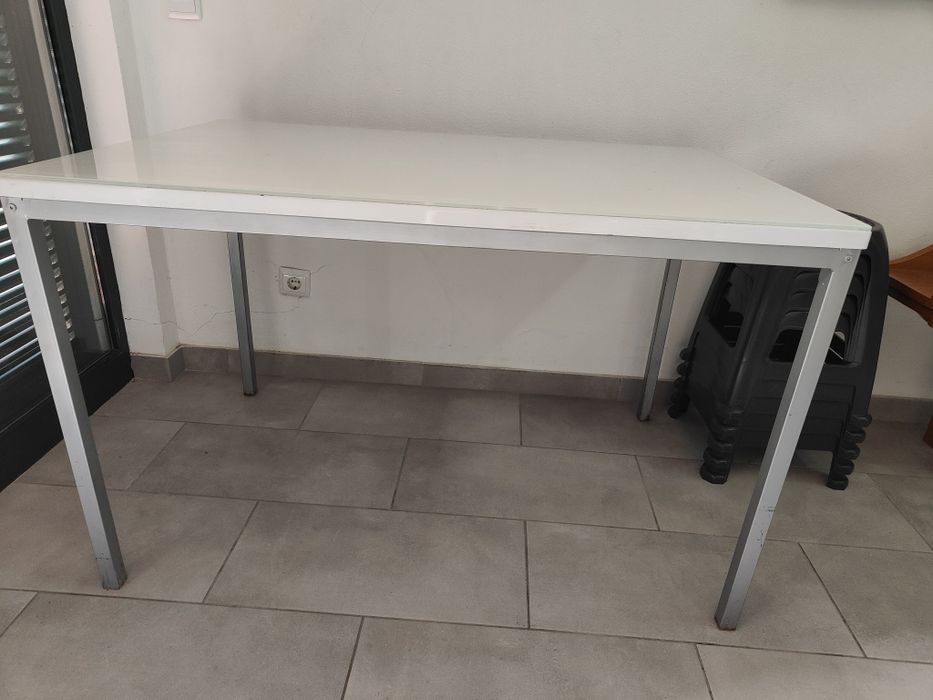 Mesa cozinha + 3 Cadeiras