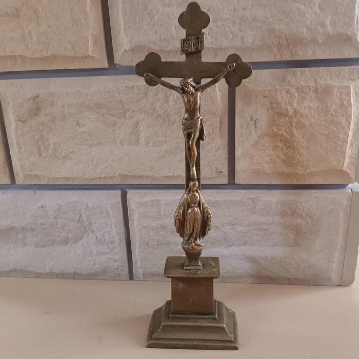 Stary krucyfiks z Maryją