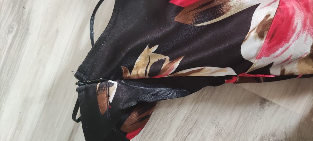 Elegancka sukienka przed kolana