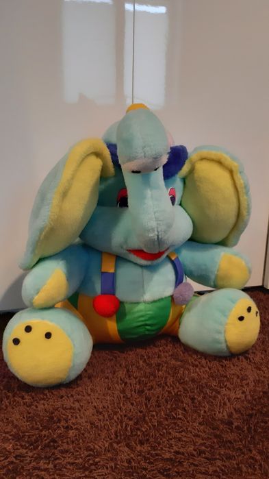 Duży pluszowy słoń pluszak