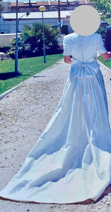 Vestido de noiva vintage com luvas e sapatos