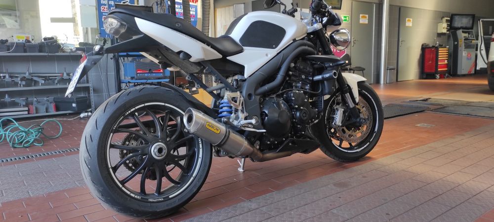 Triumph speed triple 2010