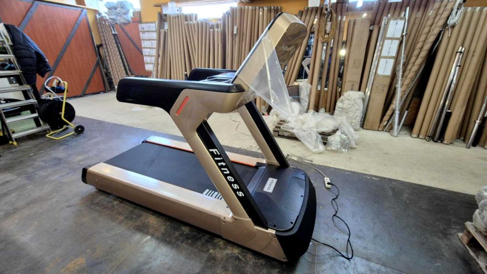 Bieżnia klubowa nowa 260 kg cała czarna