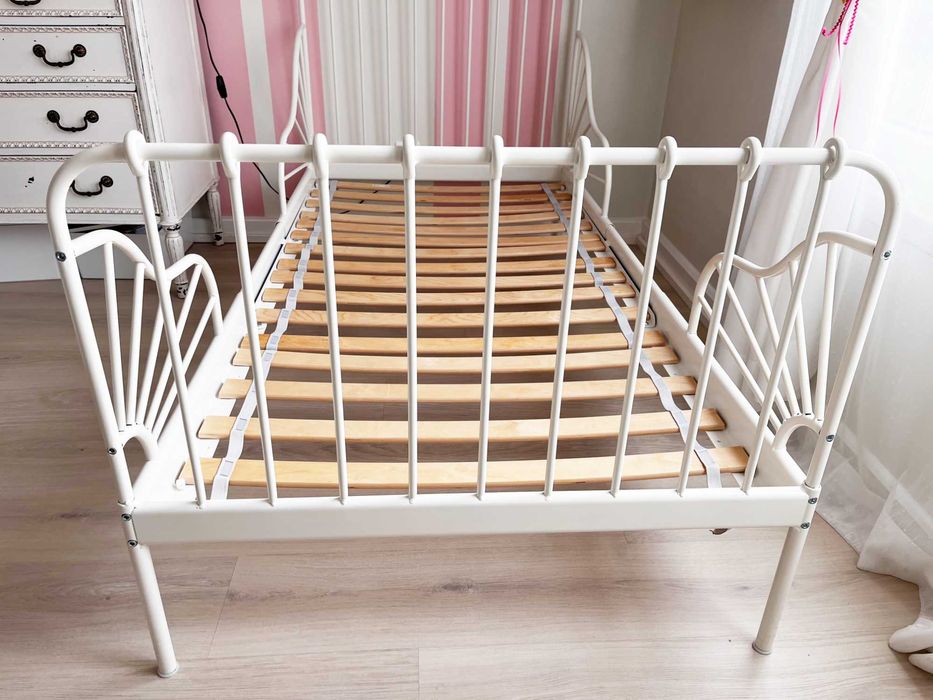 Cama Ikea MINNEN branca com estrado e sem colchão