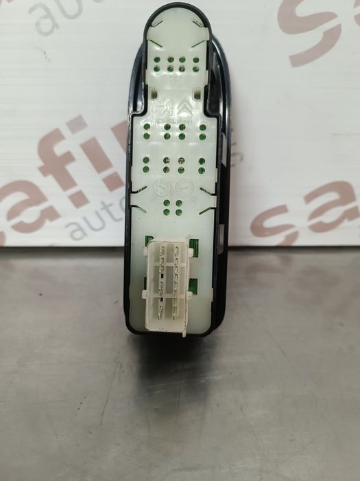 Comando / Botão / Interruptor Vidros Frente Esquerdo CITROËN C3 AIRCROSS I - 98012275XT