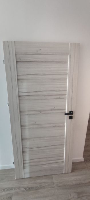 Drzwi z regulowaną ościeżnica