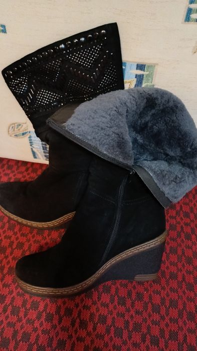 Сапоги женские замшевые.