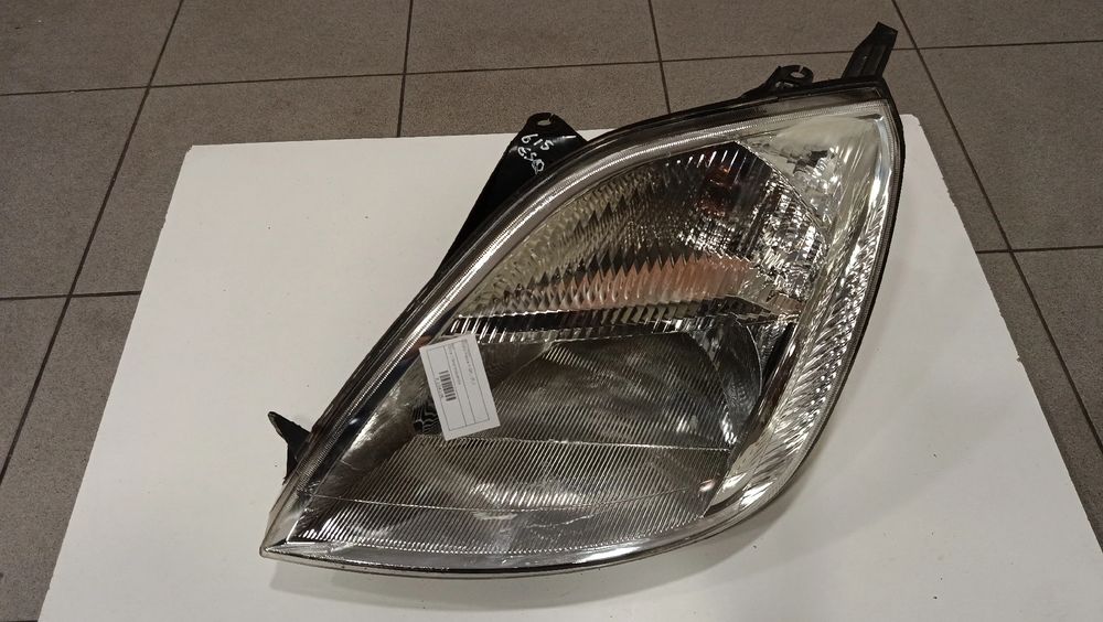Ótica / farol esquerda FORD Fiesta V (JH_, JD_)