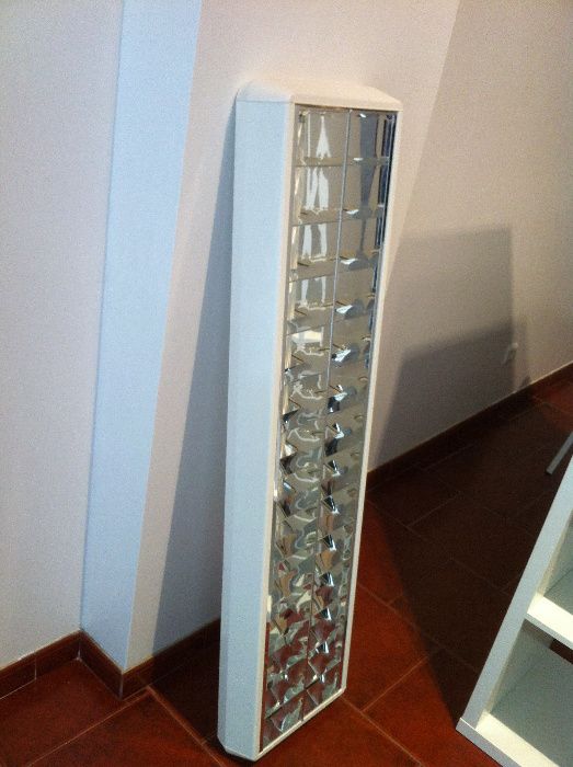 Luminárias com lâmpadas florescentes